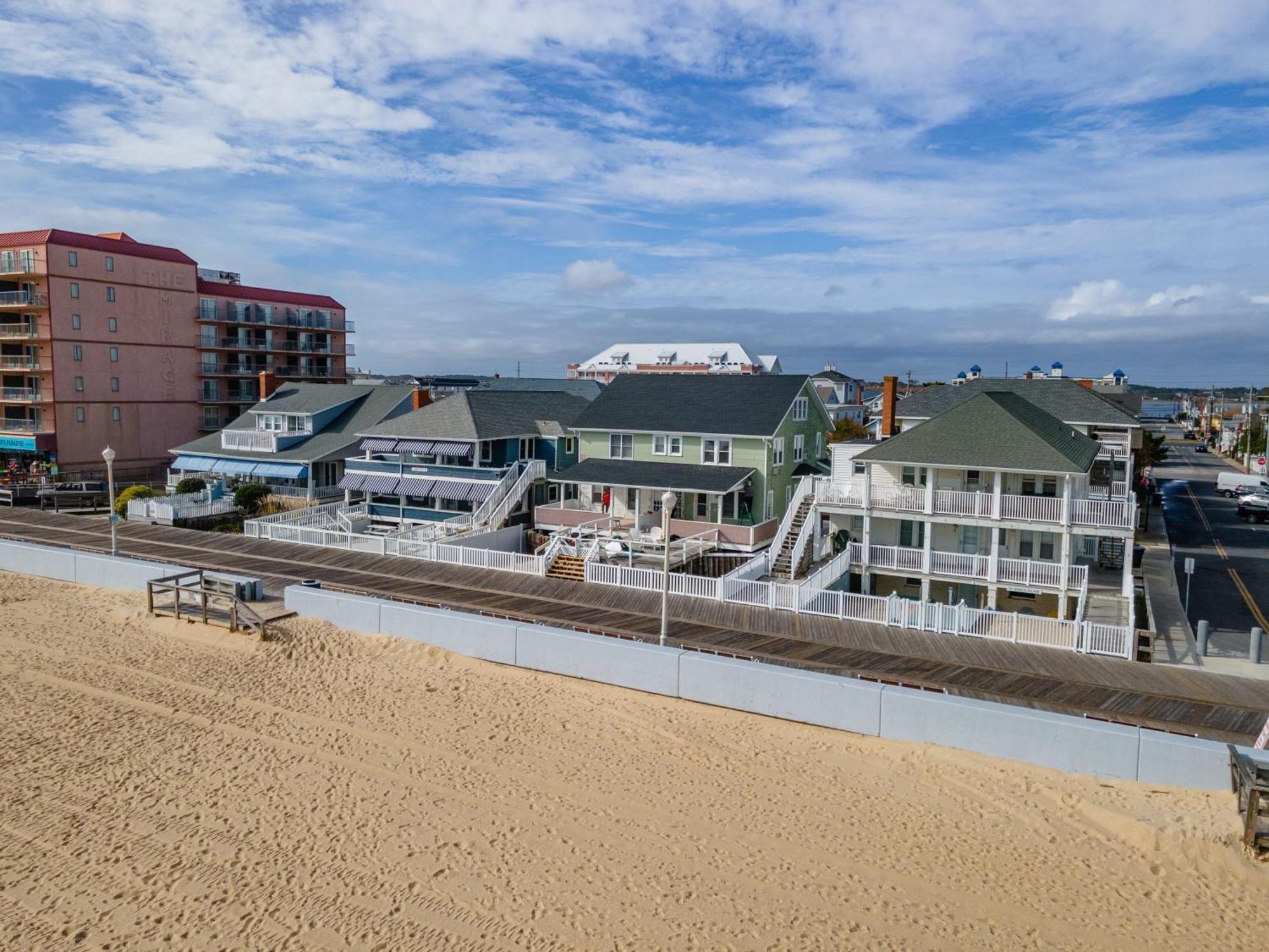 Ocean Front Nancy Claire 1 -bunker Apartment *